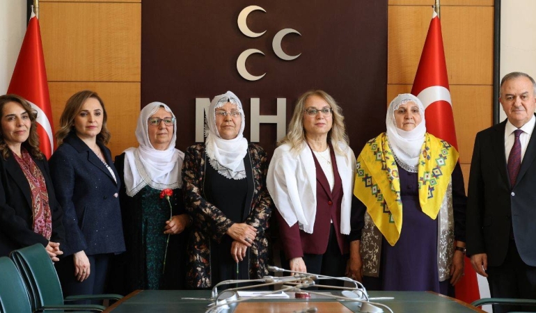 Barış Anneleri, MHP, DEVA ve Saadet Partisi’ni ziyaret etti