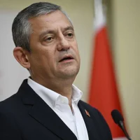 ozgur-ozel-aciklamalarda-bulunuyor.webp.webp