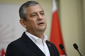 ozgur-ozel-aciklamalarda-bulunuyor.webp.webp