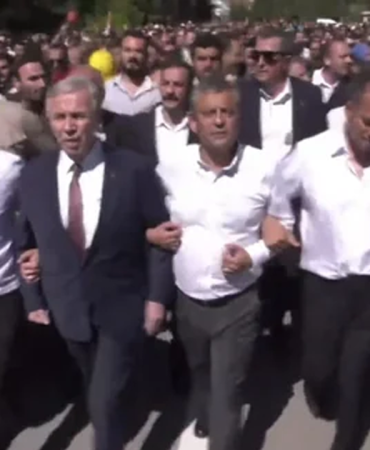 ozgur-ozel-anitkabire-yurudu-mesruiyetimizi-milletten-aliyoruz-bpzg.png