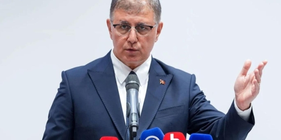 İzmir Büyükşehir Belediye Başkanı Cemil Tugay CHP’den istifa etti