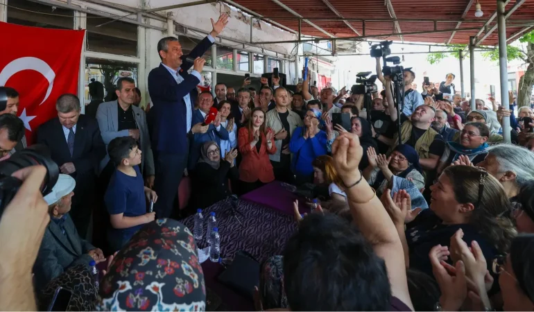 Özgür Özel, Erdoğan’a seslendi: Sen partiyi alabilirsin, ben milletin gönlündeyim