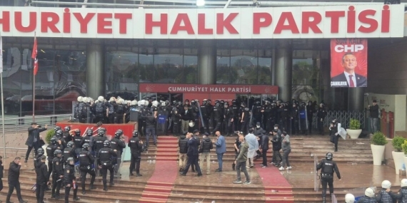 CHP’de Özgür Özel’e yakın 28 milletvekili PM’den istifa etti