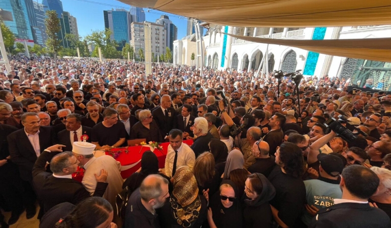Kadir İnanır son yolculuğuna uğurlandı