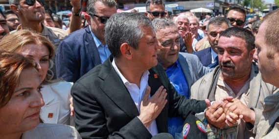 Özgür Özel Diyarbakır’da: Selahattin Demirtaş’ın selamı başımızın üstüne