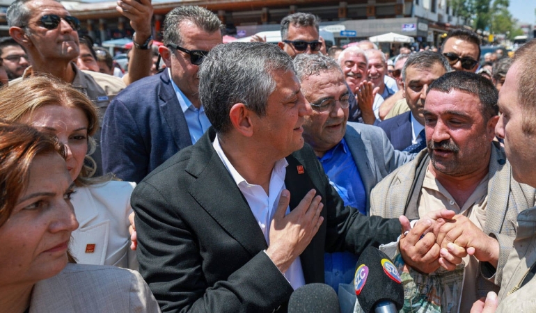 Özgür Özel Diyarbakır’da: Selahattin Demirtaş’ın selamı başımızın üstüne