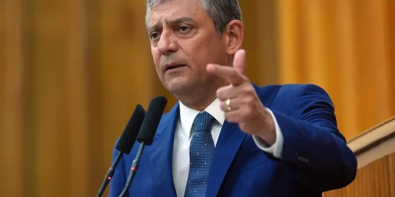 Özgür Özel: “Önümüzde duran, bu milletin ayaklarının altında kalır”