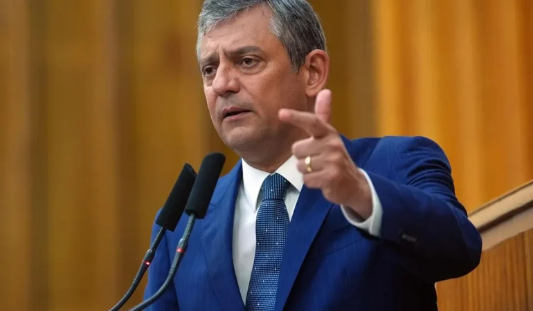 Özgür Özel: “Önümüzde duran, bu milletin ayaklarının altında kalır”