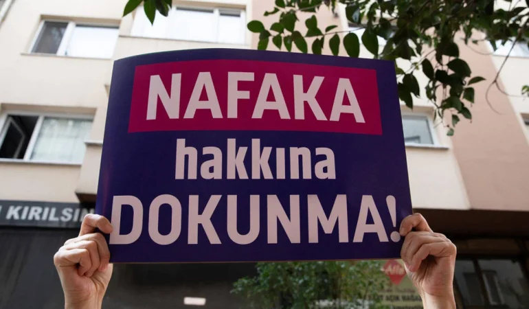 AYM ‘süresiz nafakayı’ iptal etti