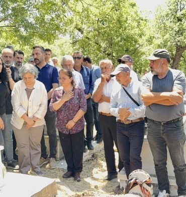 690x390cc-amd-08-07-2026-sakine-karakocan-annesi-defnedildi_4