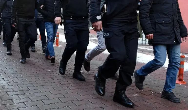 NATO için şafak baskını: Avukatlar, yazarlar, öğrenciler gözaltına alındı