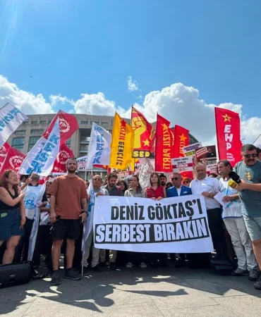 komedyen-deniz-goktas-adliyeye-sevk-edildi-cok-sayida-yurttas-destek-icin-caglayan-da-2.webp.webp