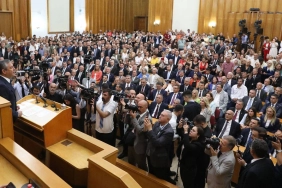 yeni-partiye-gecmesi-beklenen-vekiller-belli-oldu-1.webp.webp