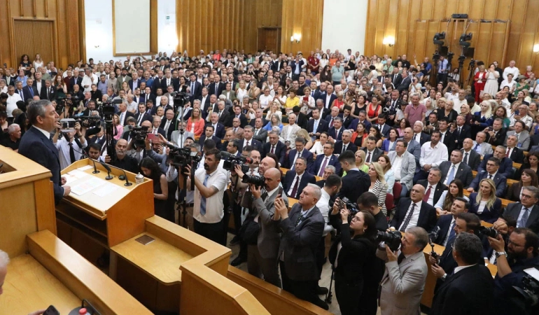 Yeni partide kimler yer alacak? 84 milletvekilinin ismi konuşuluyor