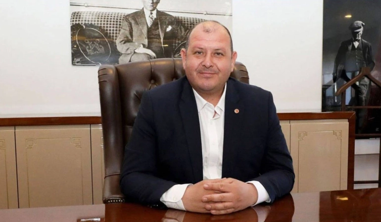 CHP’den kesin ihraç talebi: Menderes Belediye Başkanı Çiçek dahil 10 kişi tutuklandı