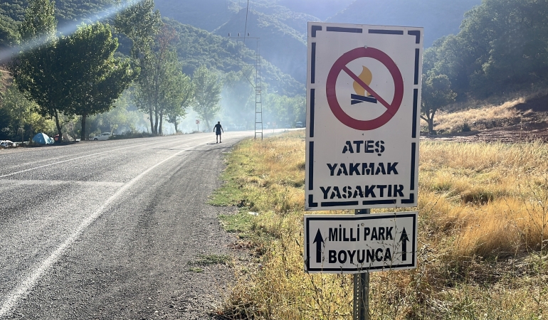 Munzur Vadisi’nde yasaklar denetimsizlikle deliniyor: Hafta sonları duman yükseliyor