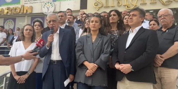 Yerlerine kayyum atanan DEM Partili eşbaşkanlar: İrade gaspları son bulmalı