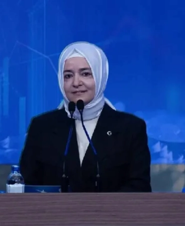 fatma-betul-sayan-kaya-butun-gorevlerinden-affini-istedi.webp.webp