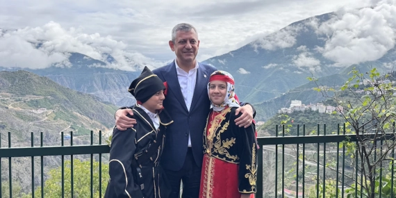 Özgür Özel, Erdoğan’a seslendi: Bizde iki kuruş bulamadın, biz bakanında 2 milyar tespit ettik