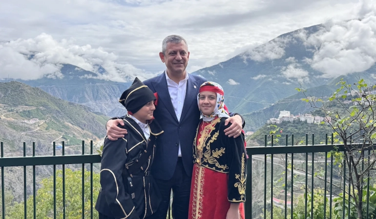 Özgür Özel, Erdoğan’a seslendi: Bizde iki kuruş bulamadın, biz bakanında 2 milyar tespit ettik